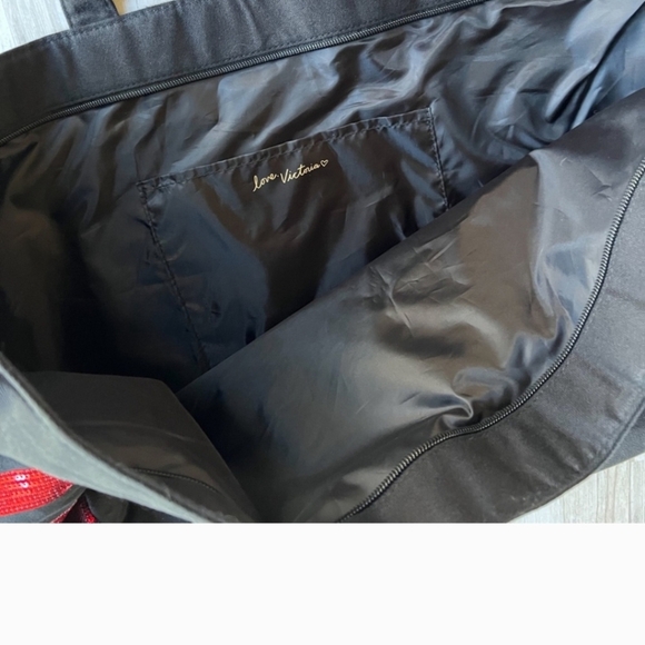 Nwt Victoria’s Secret Tote Bag Weekender Black and Red Lips Sequins Kiss Large - Picture 5 of 6